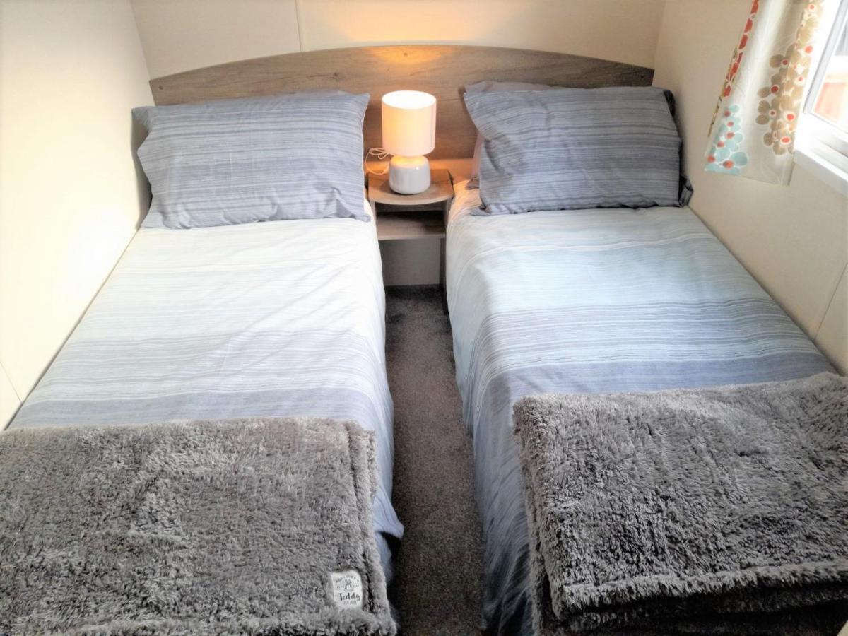 3 Bedroom Modern Caravan Sleeps Up To 8 Millom Exterior photo